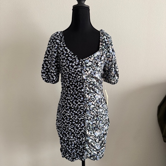 Live To Be Spoiled Ruched Bodycon Mini Dress S Black Floral - Picture 2 of 9